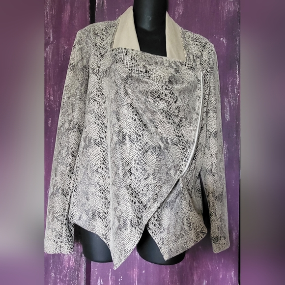 INC International Concepts.faux suede snakeskin print draped jacke - Picture 6 of 7